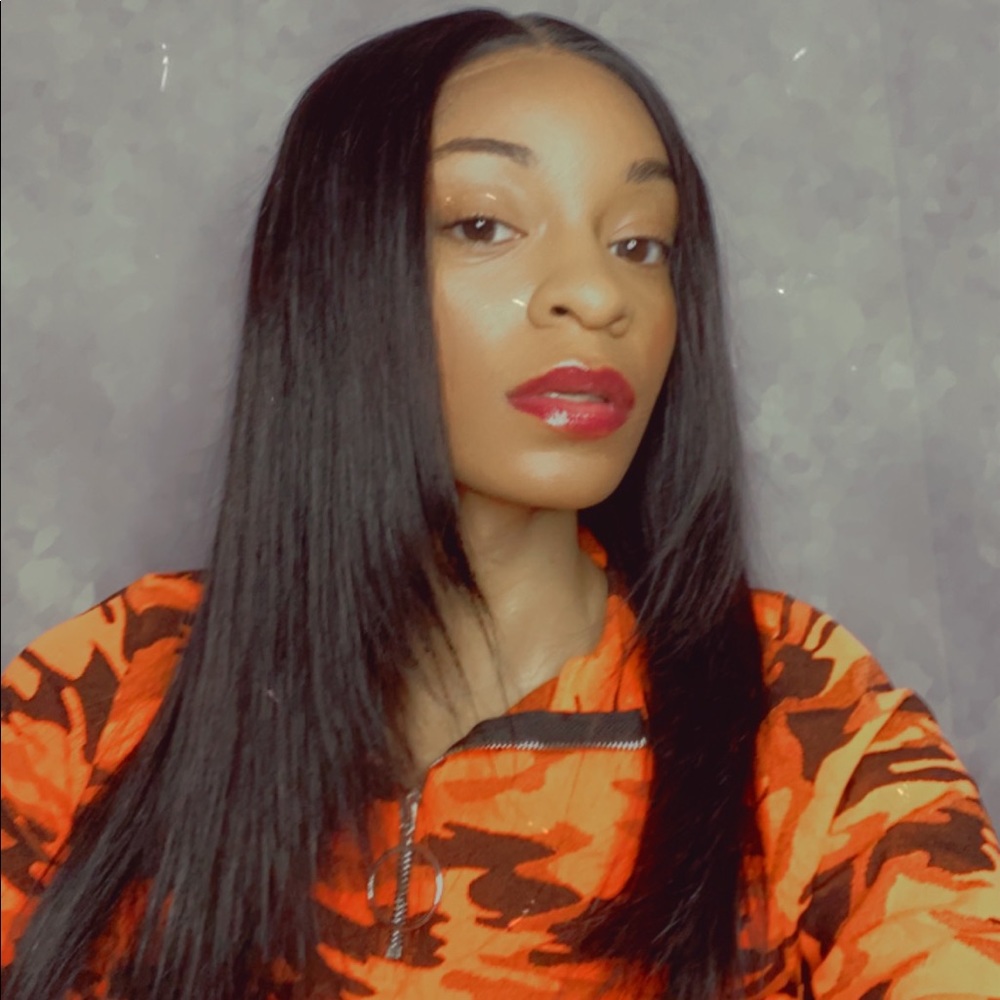 Layered straight wig